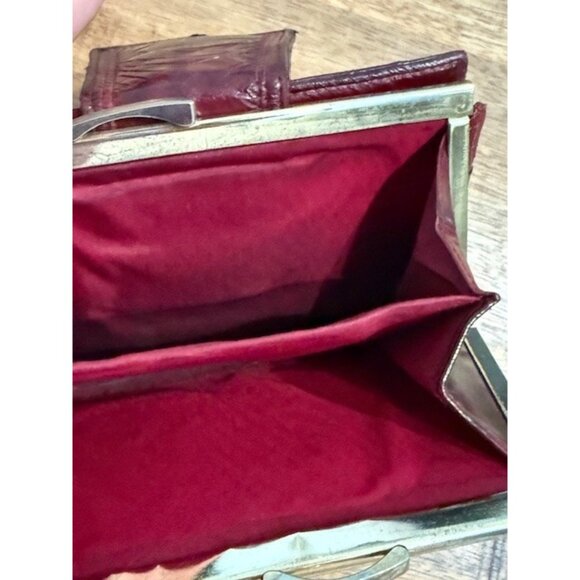 Burgundy Oxblood Eel Skin Bifold Wallet Kiss Lock Coin Vintage Dark Red Snap Fla - Picture 4 of 6